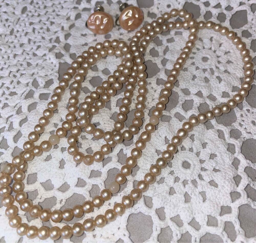VINTAGE Necklace and screwback earrings